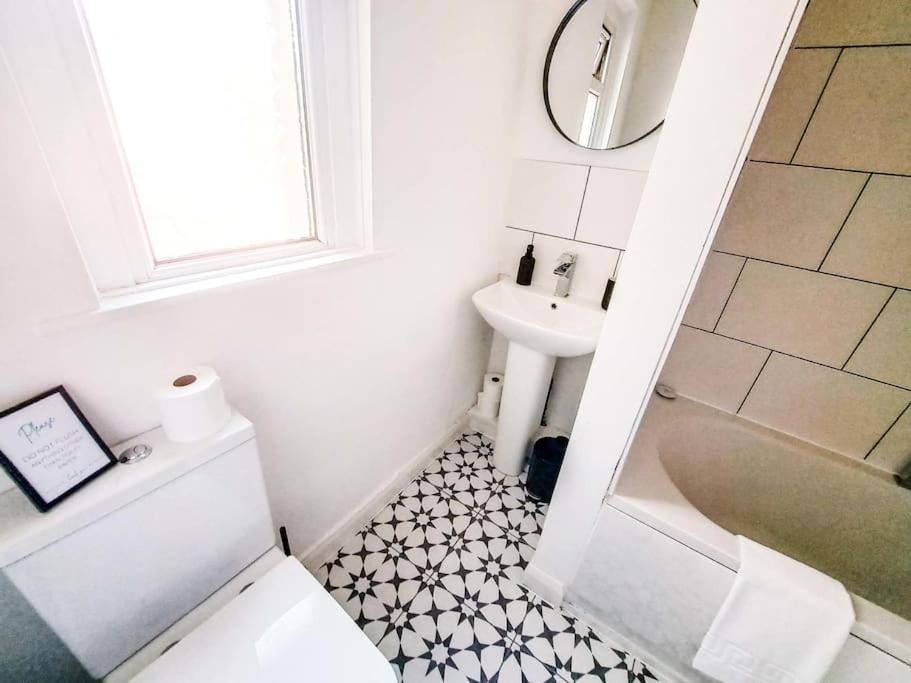 3 Bed Flat Near To Cardiff And Cardiff Bay Lägenhet Exteriör bild