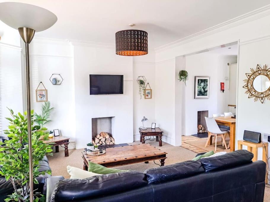 3 Bed Flat Near To Cardiff And Cardiff Bay Lägenhet Exteriör bild